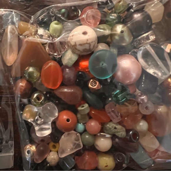 6 Bundles of Assorted Beads - Picture 6 of 7